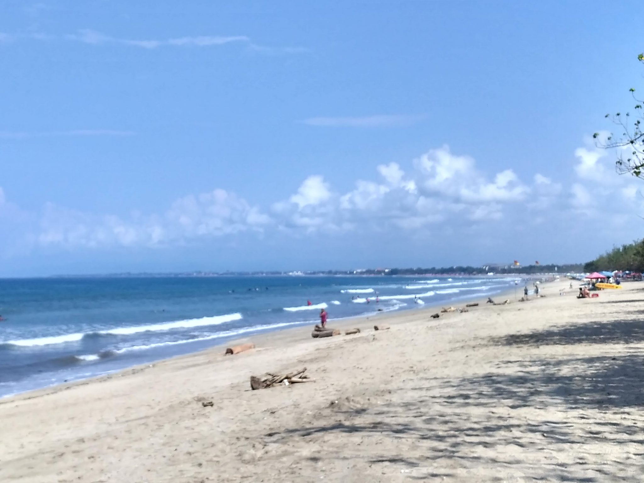 Seharian di Pantai Kuta Maksimalkan dengan Berolahraga 