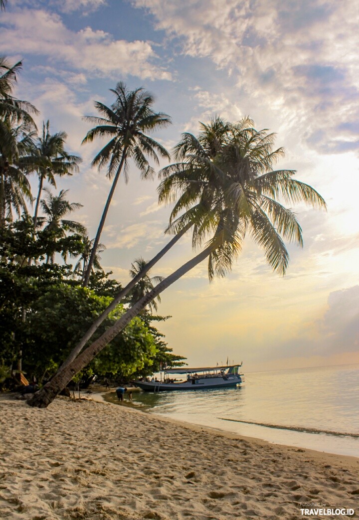 Pantai Ujung Gelam Ikon Karimun Jawa Travel Blog Indonesia