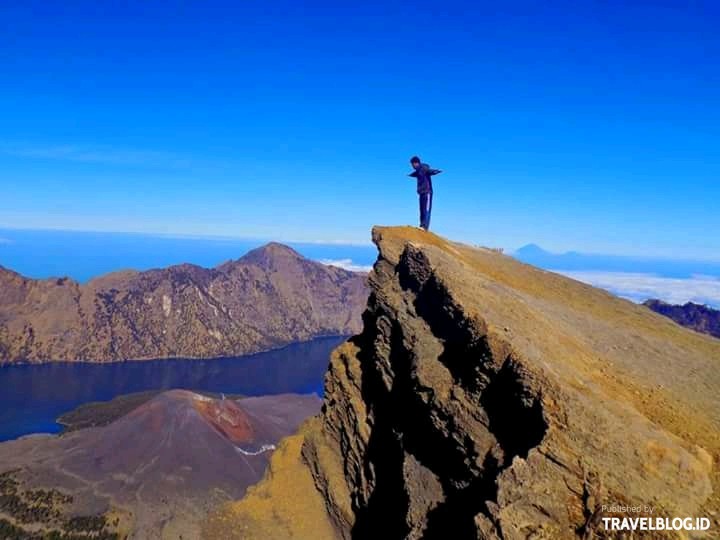 Travelblogid View Puncak Rinjani dari Pos 2 Travel Blog 