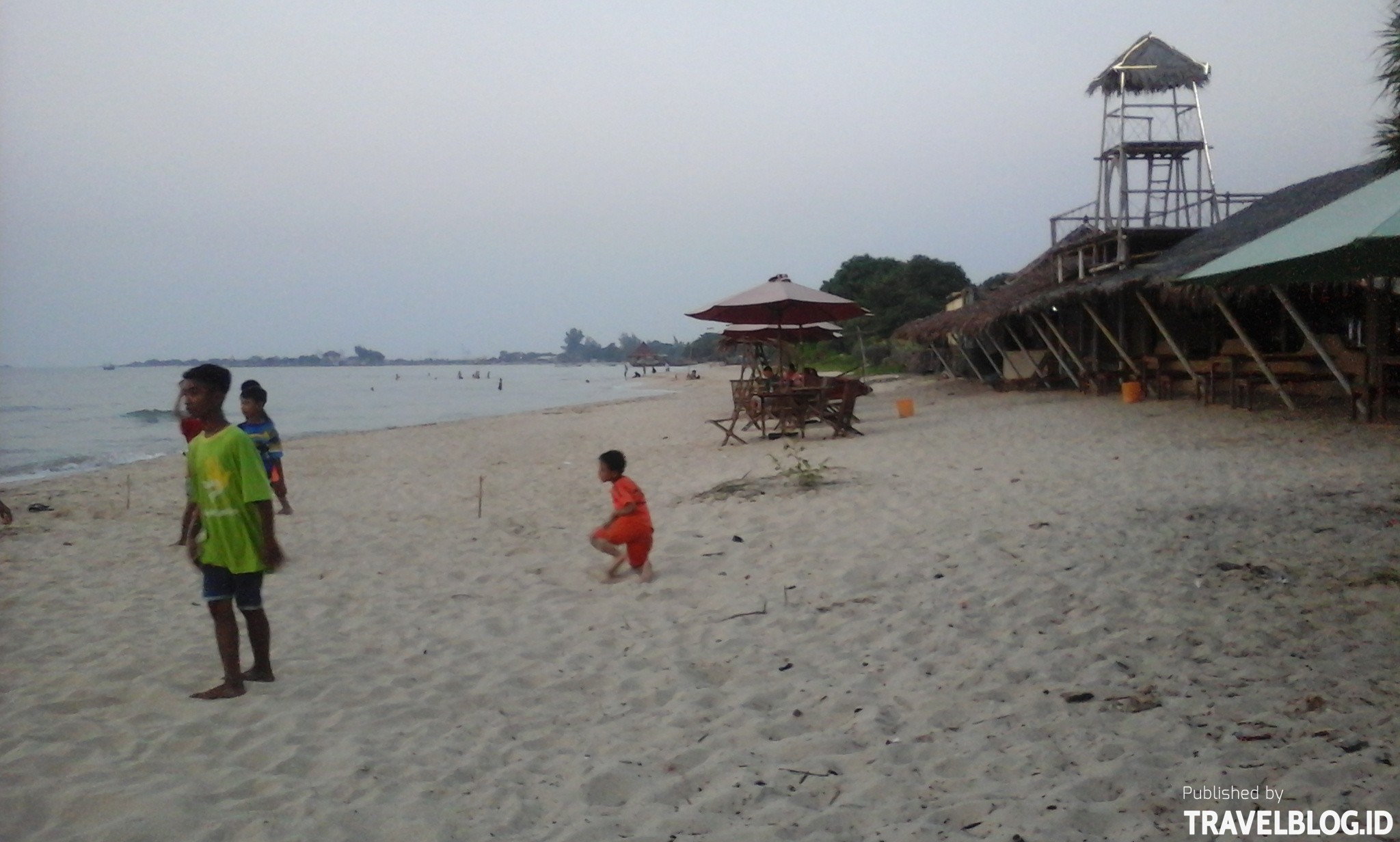 Travelblogid Anak Anak Sekitar Bermain Di Pantai Bondo