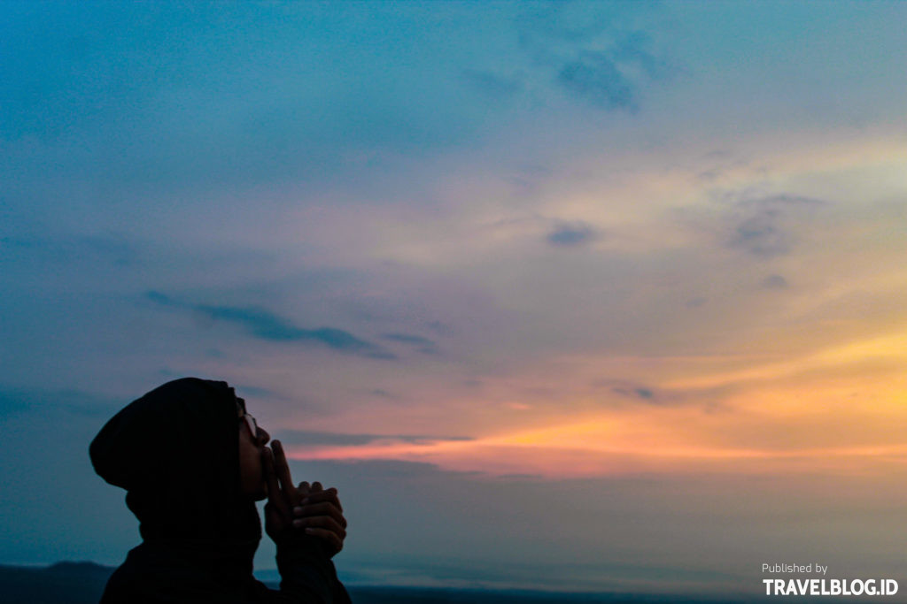 Menikmati Paket Lengkap Memanjakan Mata Di Bukit 