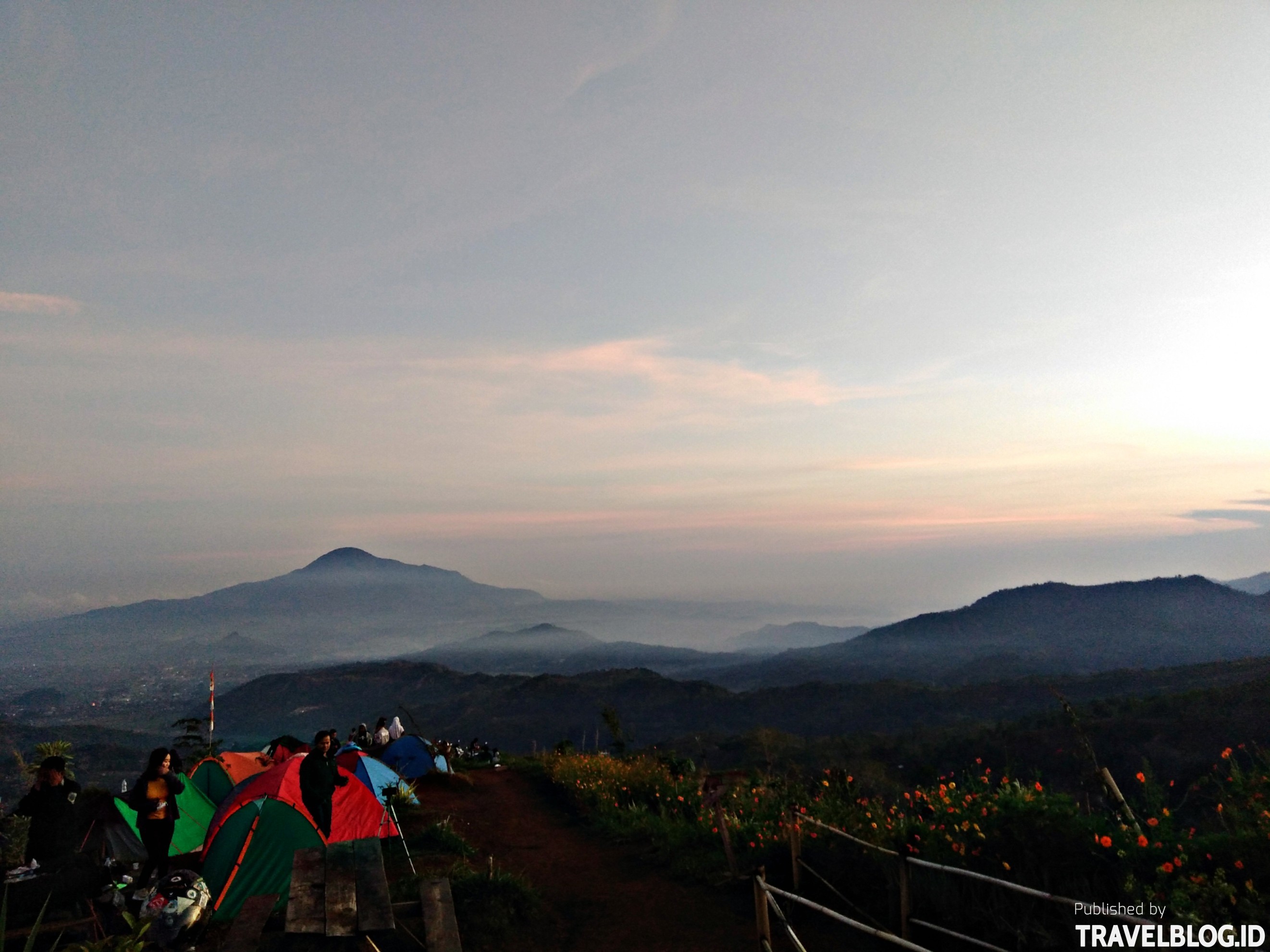 Travelblogid Pemandangan Gunung Tampomas Dari Nangorak Camp